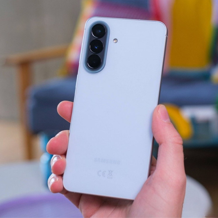 محصول نمونه تستی گوشی موبایل سامسونگ مدل Galaxy A57 دو سیمکارت ظرفیت 256 گیگابایت و رم 8 گیگابایت - ویتنام