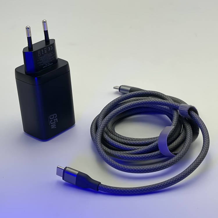 محصول نمونه تستی شارژر دیواری 65 وات 3 پورت وونک مدل PD65w به همراه کابل USB-C